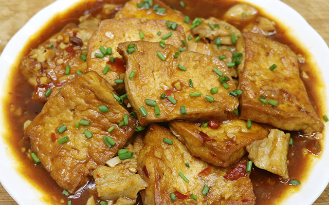 熊掌豆腐(名菜熊掌豆腐的家常做法，外皮酥脆，内里多汁，比麻婆豆腐好吃)