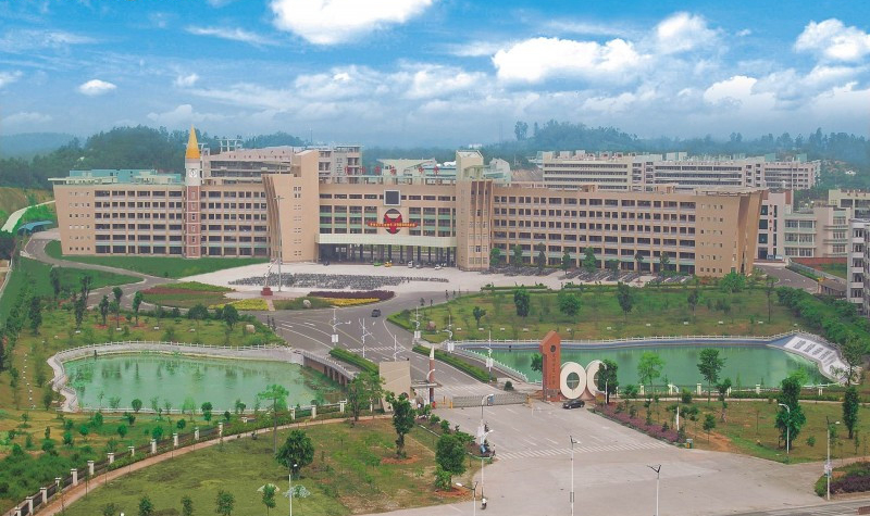 广东茂名闻名遐迩最牛好高中，茂名一中出类拔萃，包揽市文理状元