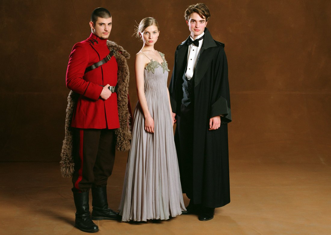 体内蕴藏媚娃血统，一举一动妩媚至极，走到哪里全是男人的焦点