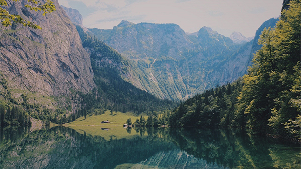 一起云旅游：山湖绝景彷若仙境，湖面倒影美哭众人