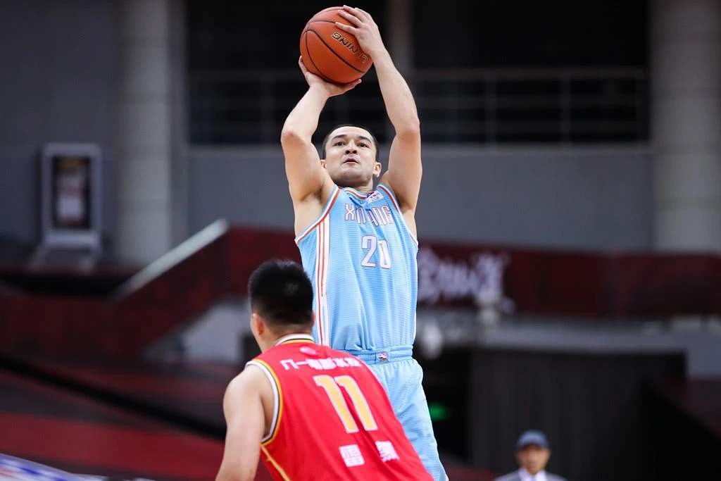 为什么nba这么多后撤步(为什么后撤步这种实用的技巧在NBA中很常见，在CBA中却看不到呢？)