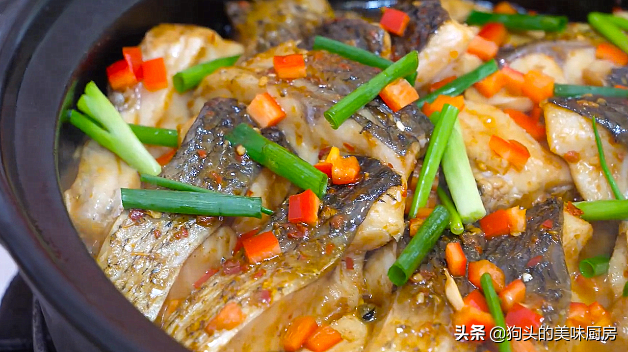 秋天要多吃鱼，教你懒人做法，用料简单味道香，上桌汤汁都不剩
