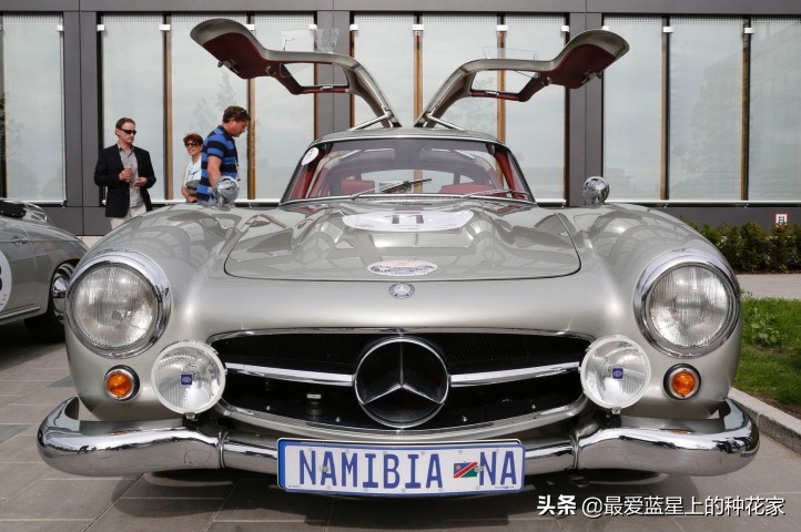 它就是跑车经典鸥翼门的引领者——梅赛德斯奔驰300SL