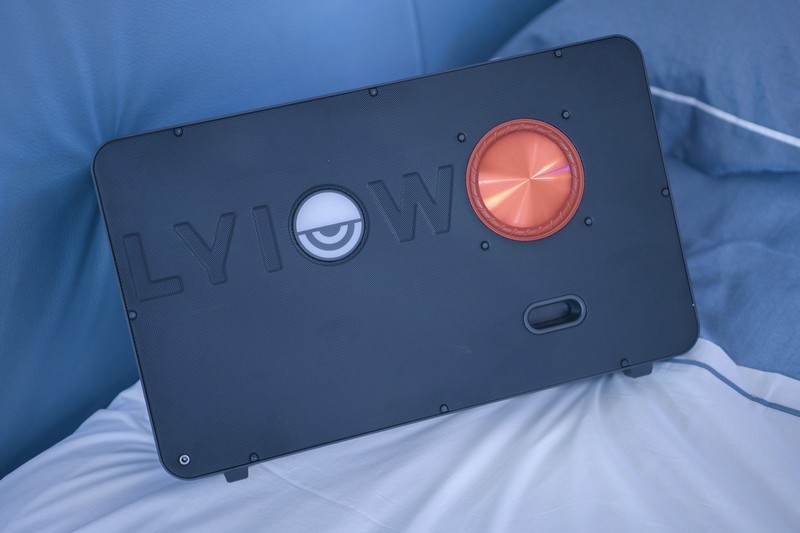 漂亮的 Lyiew Pro3沉浸式情绪歌词悬浮字幕蓝牙音箱