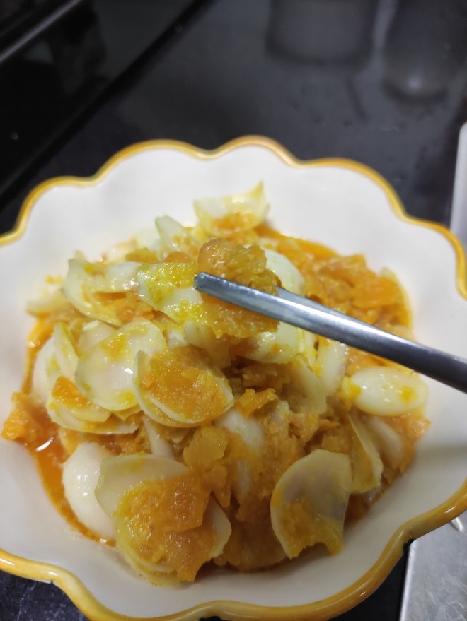 咸鸭蛋的吃法有哪些（咸鸭蛋的10种搭配吃法金黄软嫩）