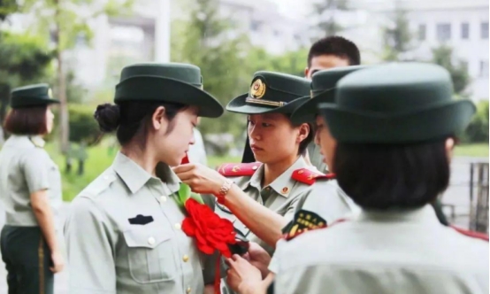 大学生毕业前入伍，和毕业后当兵待遇差距不小，学生要了解清楚