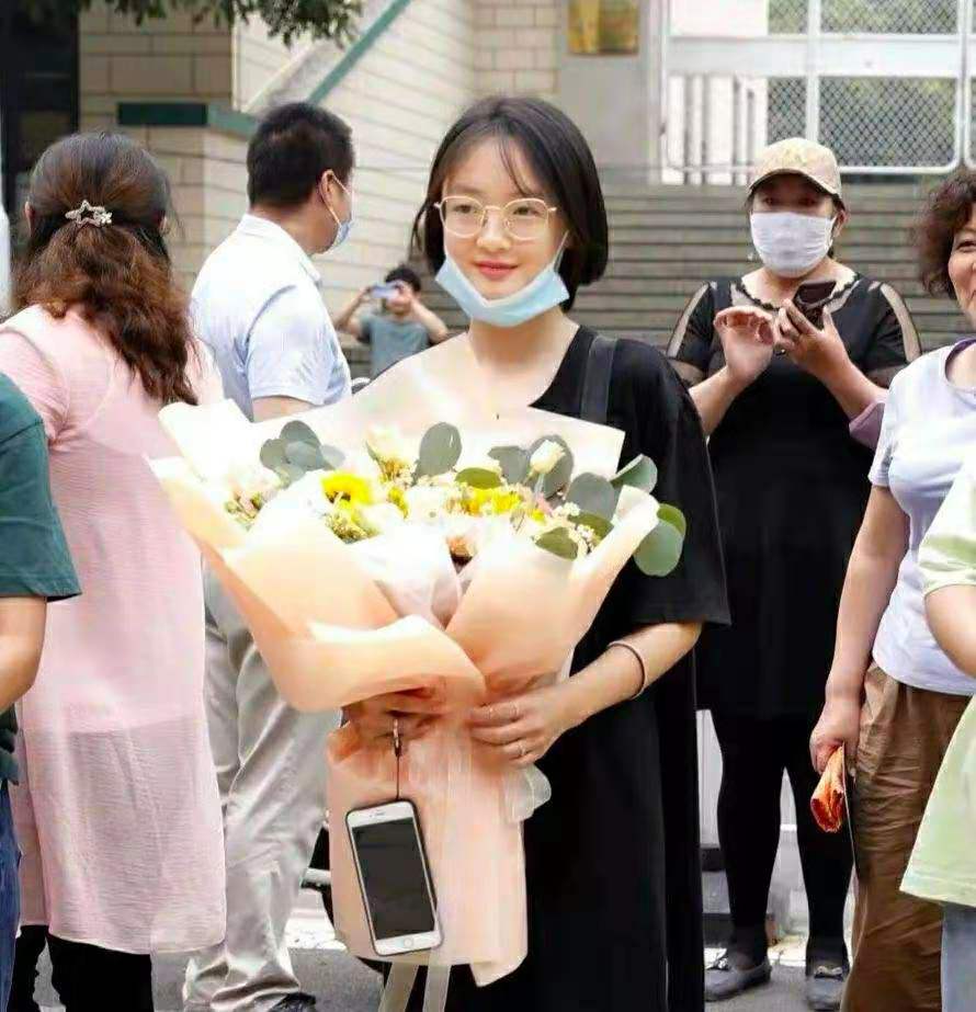 高考692分选择华中师范大学，获得学校表扬，网友却说可惜