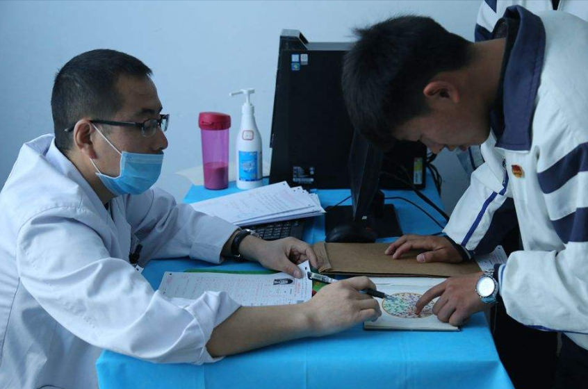 高三学生再翻车，体检医生很无奈，高考体检需要“一丝不挂”？