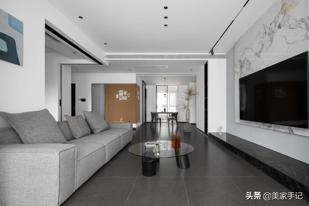 西安夫妻家中的高级场面，坚持巧用黑白灰，装出大宅范！超有品味