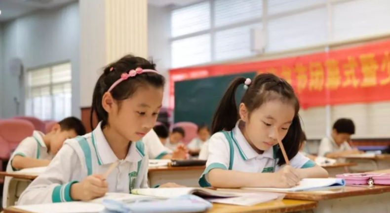 私立学校面临“刹车”，民办教师何去何从，转公之后能拿到编制吗