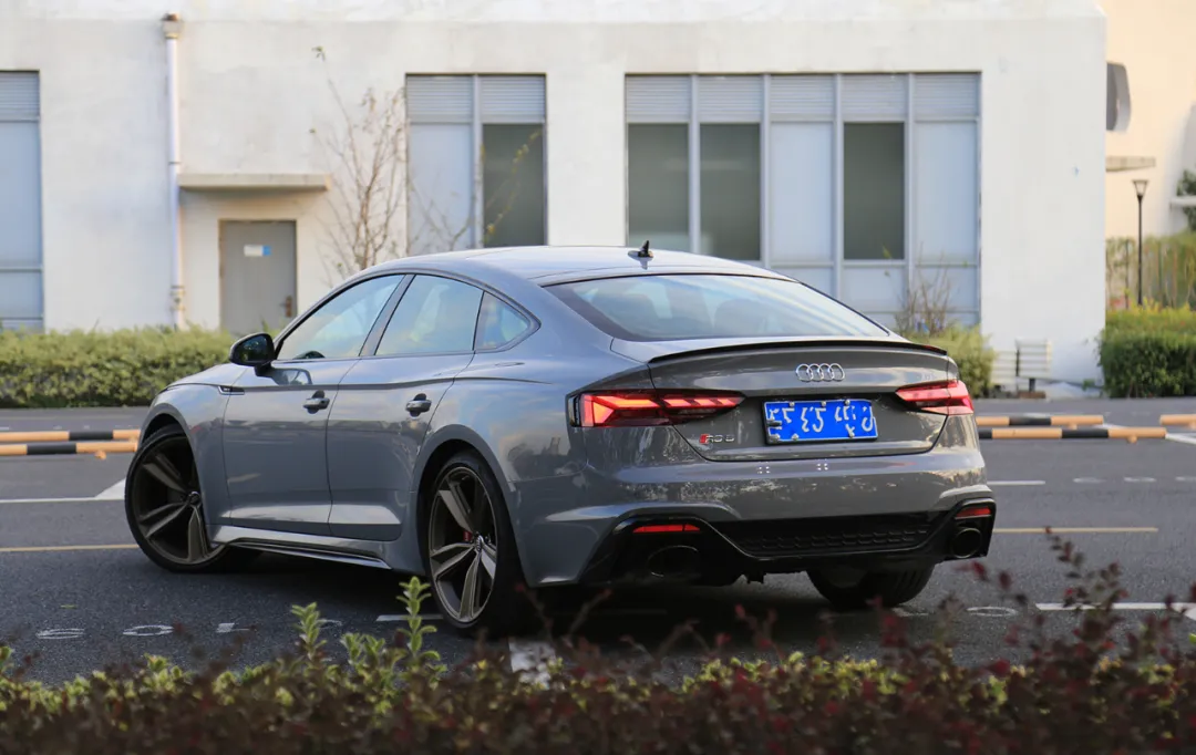 3.9秒破百的性能怪兽谁最有乐趣？奥迪RS5、宝马M3和AMG C63这样选