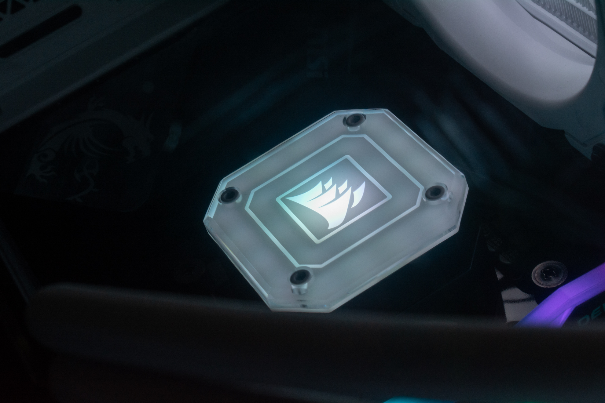 白色机箱怎么选散热，美商海盗船这款白色水冷值得拥有