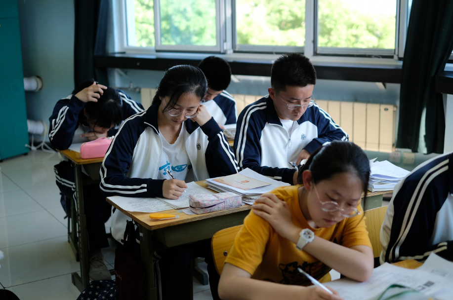 考生被复旦取消学籍，一怒之下将学校告上法庭，网友认为不委屈