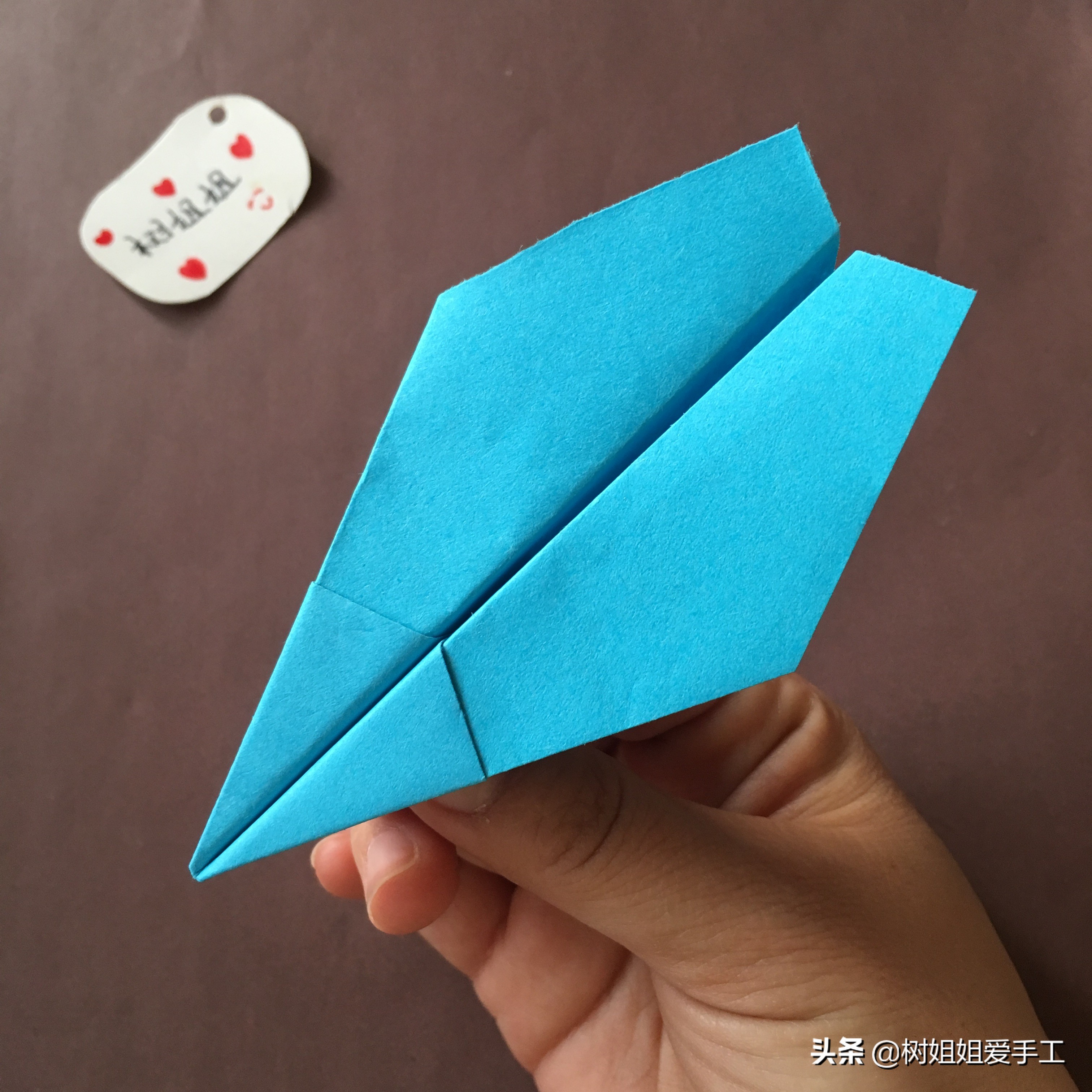 亲子折纸：这是一款超级简单的纸飞机