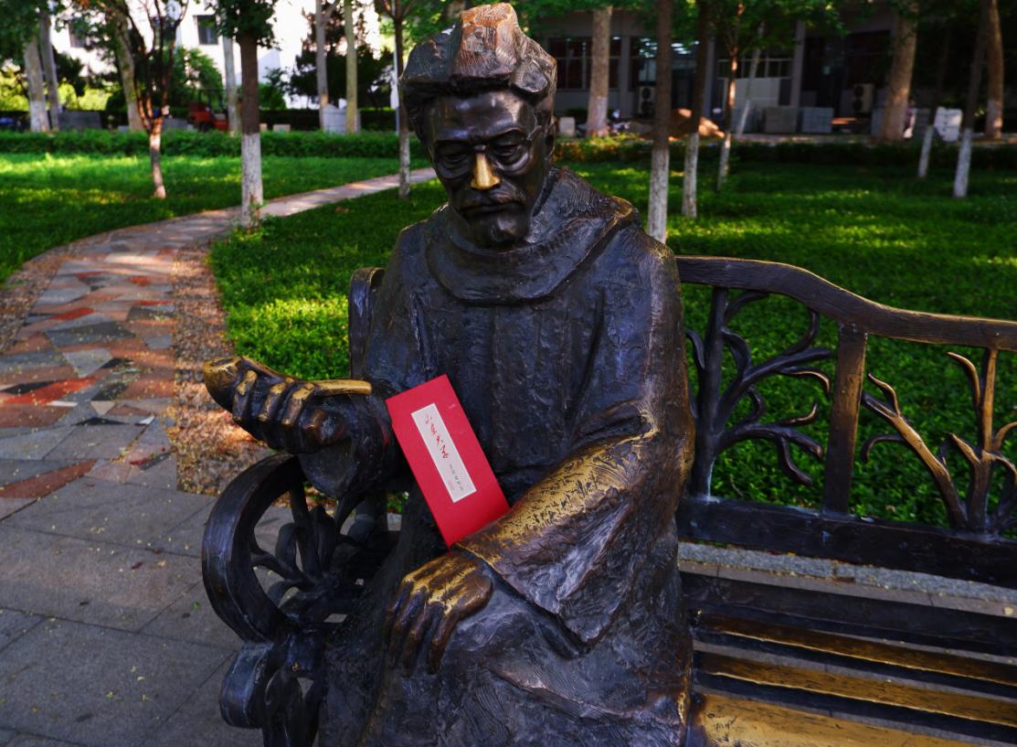 山东“超大”高校：占地8000余亩，坐拥8大校区、30个食堂，京沪高铁直通！