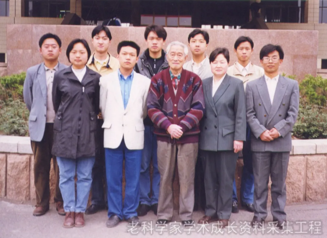 没留过学、没博士学位却当选院士！他90岁还给本科生上课，创下我国这项记录！