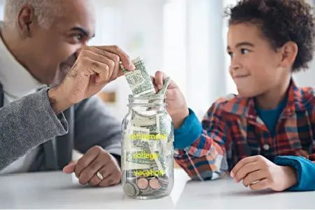 环卫工6年攒3万被儿子玩游戏一夜花光：不和孩子谈钱迟早会出问题