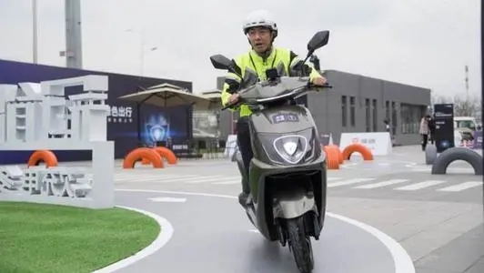 雅迪推出两款新车：2.0T7和2.0 E8，续航200公里，冬天也能跑长途