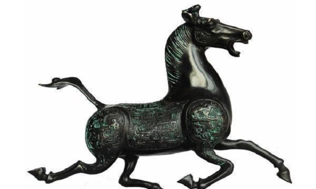 为什么马踏飞燕照片都是侧面，怕你看到正面照后忍不住哈哈大笑