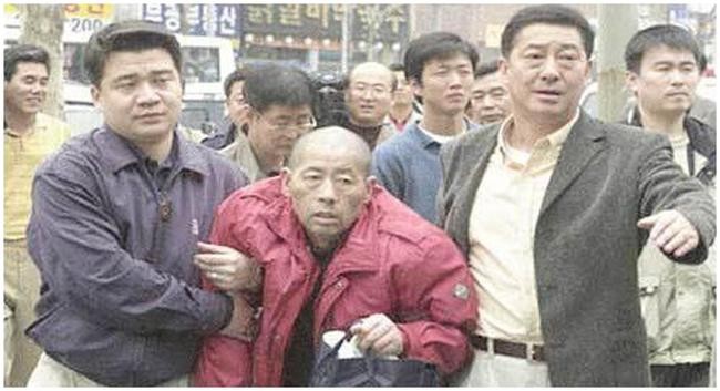 2003年韩国地铁纵火案，198人死亡298人失踪，57岁犯人竟逃过死刑
