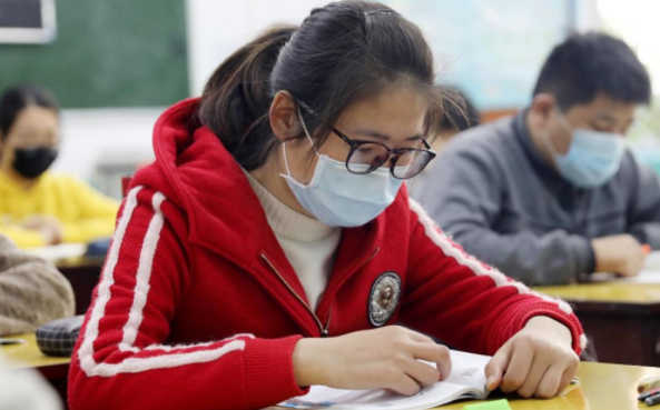 清华大学美女校花火了，颜值和明星不分伯仲，网友喊话：快出道吧