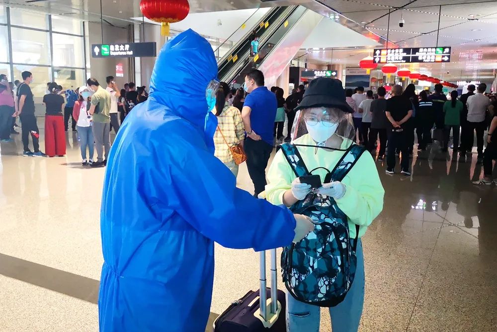 温暖回家路 情真扣人心！我校首批学子平安返校！