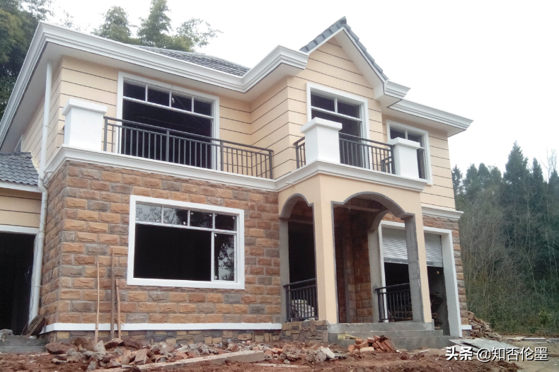 农村盖房，外墙是“贴瓷砖”好还是喷真石漆好？不会选得看这里