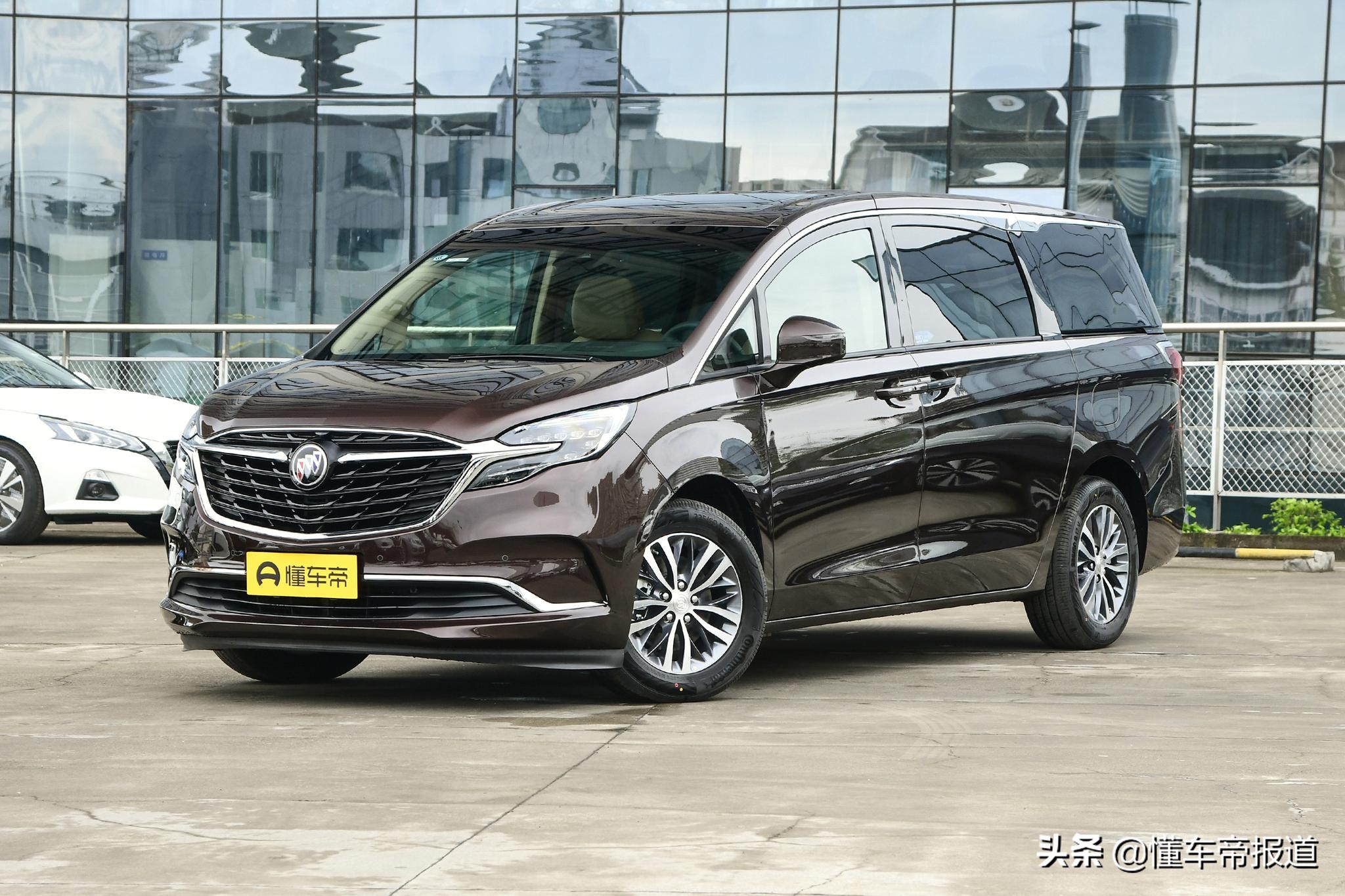 新车 | 定了！广汽丰田赛那有望10月27日上市，等它还是选GL8？