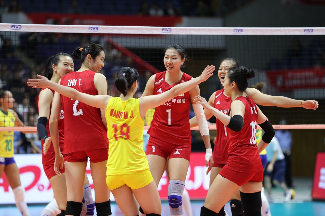 袁心玥26分,中国女排3:2逆转巴西豪取六连胜)