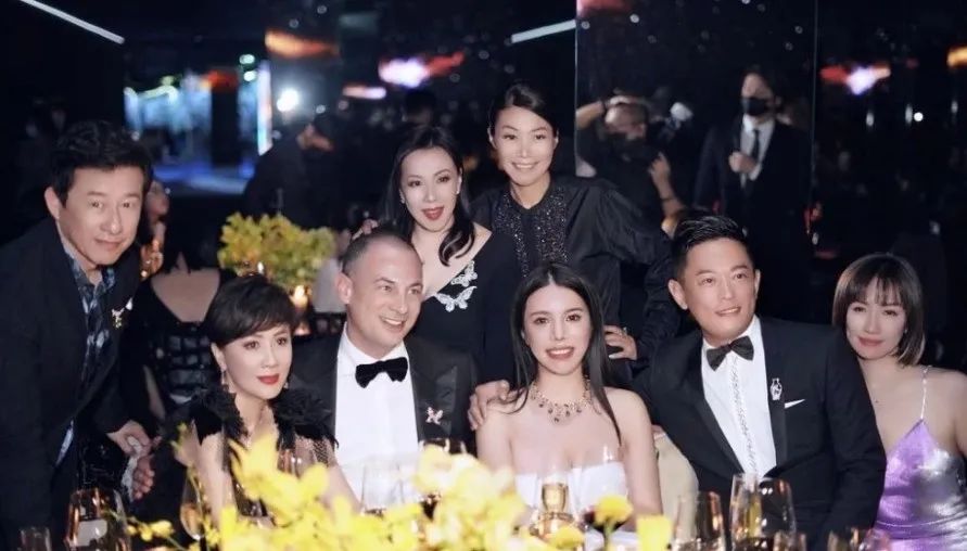 顶级名媛余晚晚：她是名媛圈当之无愧的C位，与何超莲是闺蜜