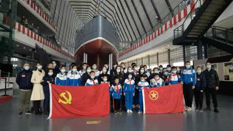 中山舰博物馆内，武汉盲校学生上了一堂生动的党史学习教育课