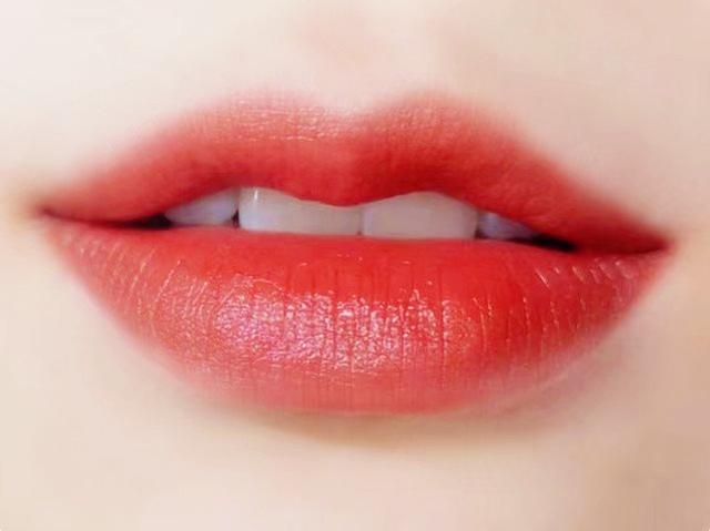 霸屏口红来袭，黑黄皮肤涂了就上瘾，让你白到发光！