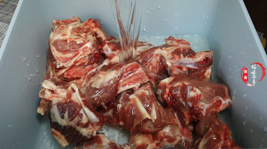 酱大骨头怎么做才好吃？告诉你正确做法，肉香软烂，好吃解馋