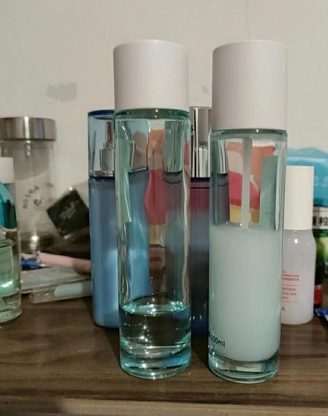 女生一定要知道的“护肤常识”！水乳3个月内用完，面膜要躺着敷