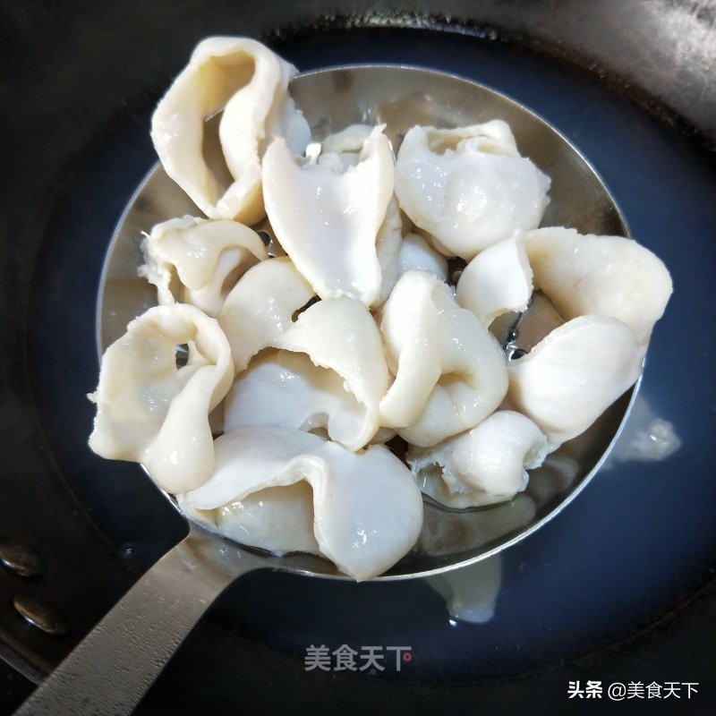 酸溜溜的味道，酸爽可口，开胃下饭，还帮油腻腻的肠胃减减负