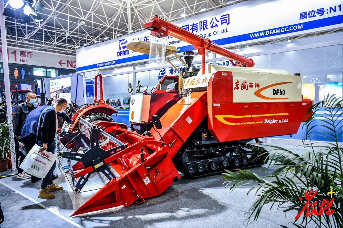 國際農(nóng)機(jī)展上12款履帶全喂入聯(lián)合收割機(jī)（含價(jià)格）
