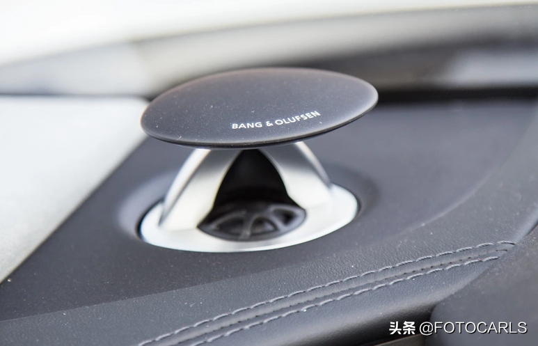 W12版奥迪A8L实拍，最迷人的前脸大灯，比同年奔驰S600L更阔气