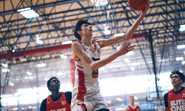 曾凡博会不会后悔？他刚放弃冈萨加大学，NBA选秀大热门就来了