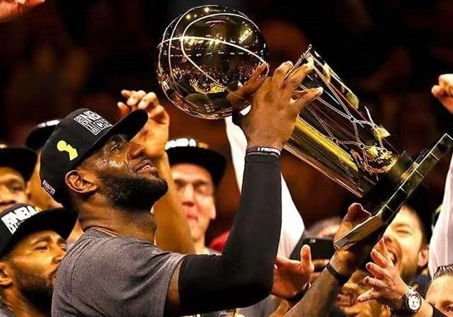 三双挡不住！盘点NBA十大神级“四双”表演：前四名实至名归