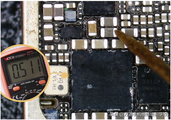 iPhone7手机突然无服务了，师傅换一个成本几毛钱的小元件搞定