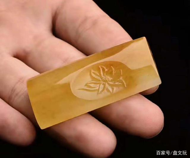 翡翠有九种颜色，你知道吗？