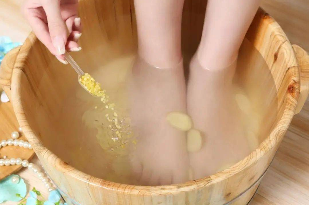 67那备孕女性该如何泡脚呢?