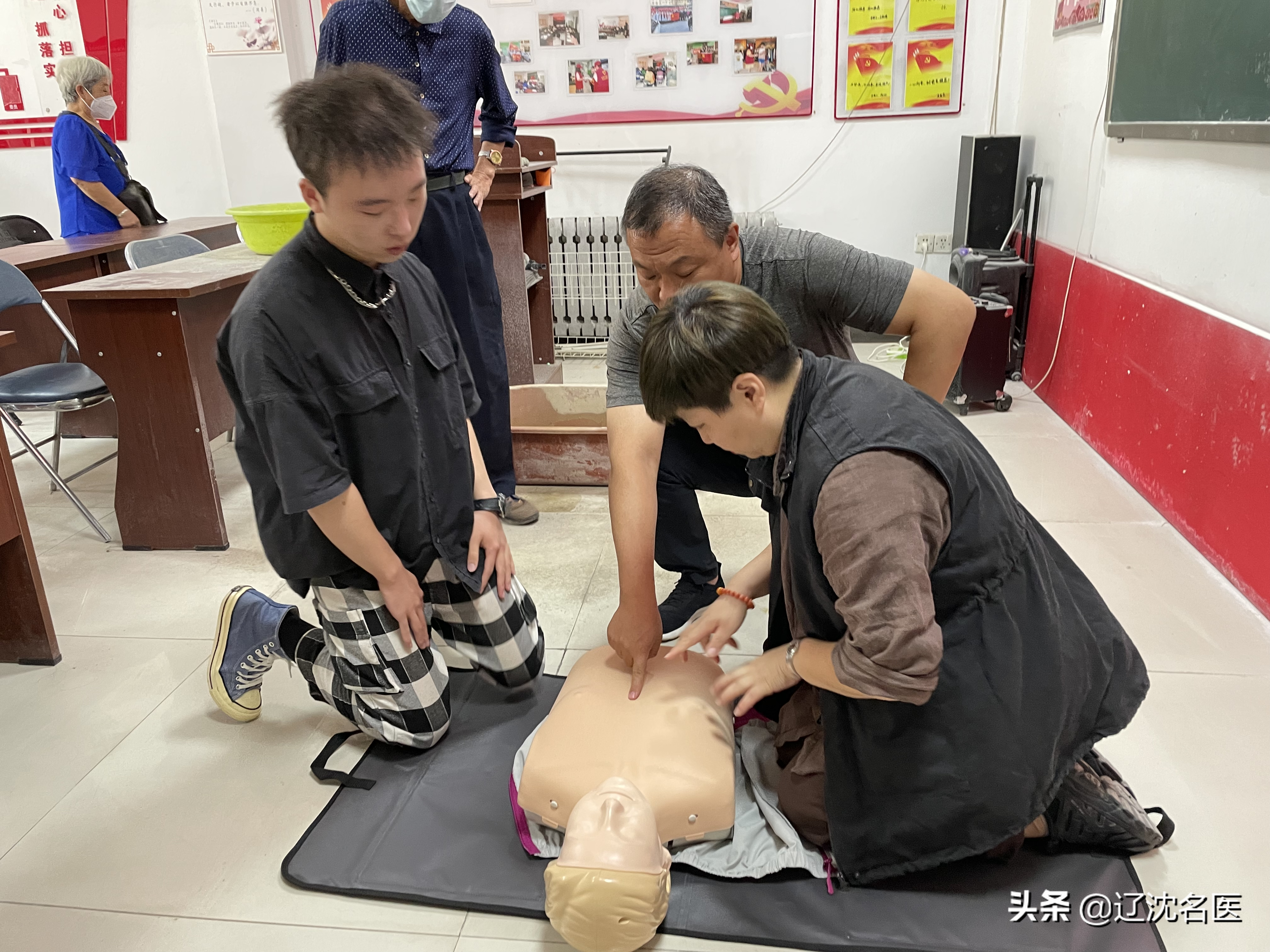 沈阳医学院基础医学院“医者为民”青年宣讲团走进勋望社区