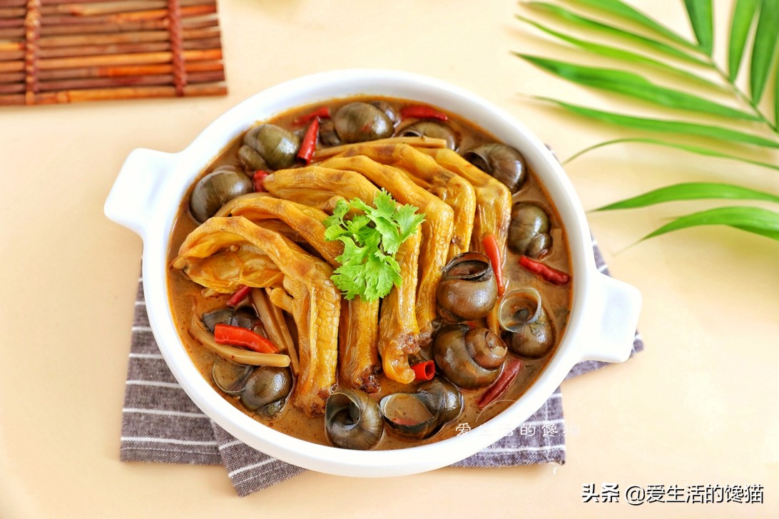 螺蛳鸭脚煲怎么做(广西人都爱的田螺鸭脚煲详细制作教程)