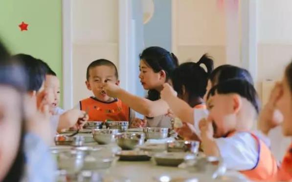 幼师工资条走红，老师吐槽付出和回报不成正比，大家对此看法不一