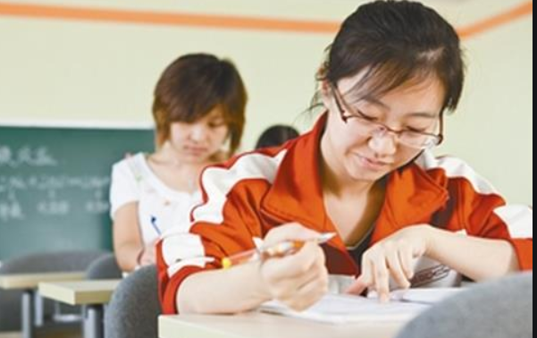 高考应该几点起床（高考状元作息表走红）