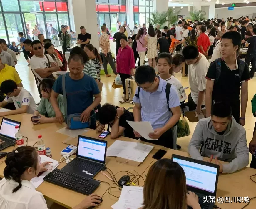 四川省志翔职业技术学校2019级新生第一批次报到工作顺利完成