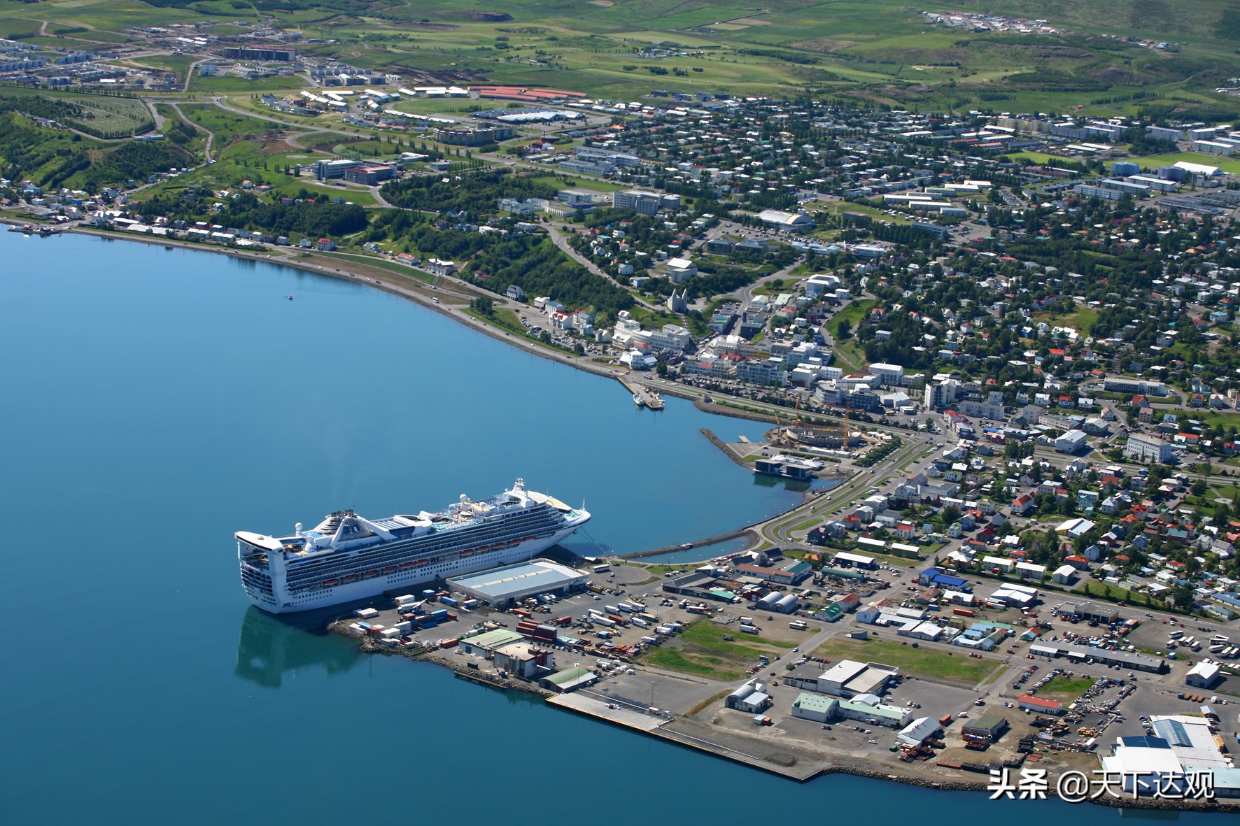 阿克雷里｜冰岛第二大城市，冰岛主要港口，是一个终年不冻港