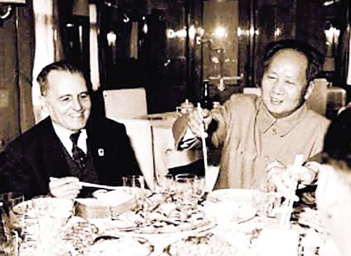 1964年，伟人71岁生日，宴请4位特殊客人，伟人：尾巴翘高了