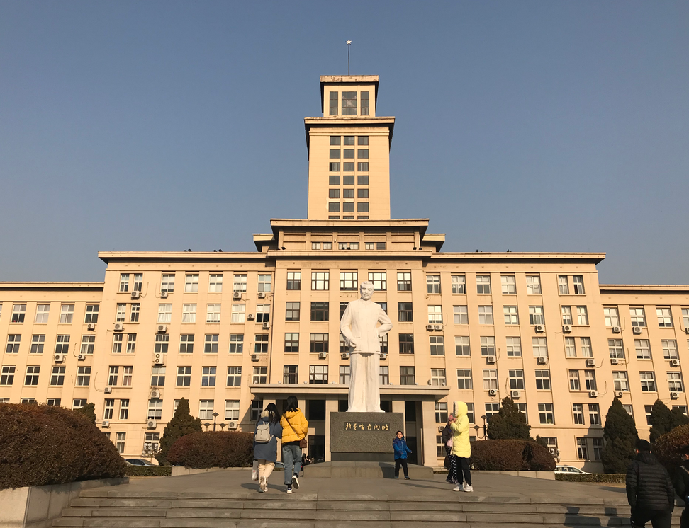 “退步明显”的3所大学，从全国前三到普通本科，学生直呼可惜